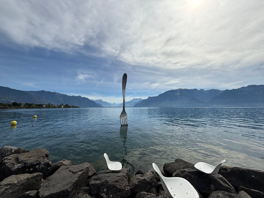 La fourchette géante de Vevey dans le Léman